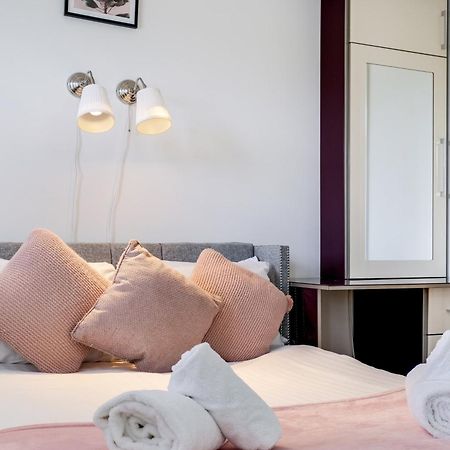 Foxherne 5Bdr 3Ba Serviced House With Parking - Slough By 360Stays ภายนอก รูปภาพ