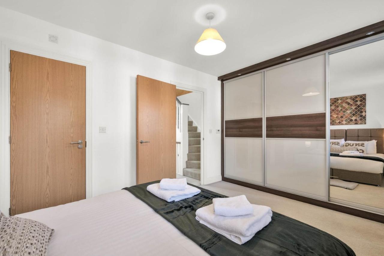 Foxherne 5Bdr 3Ba Serviced House With Parking - Slough By 360Stays ภายนอก รูปภาพ