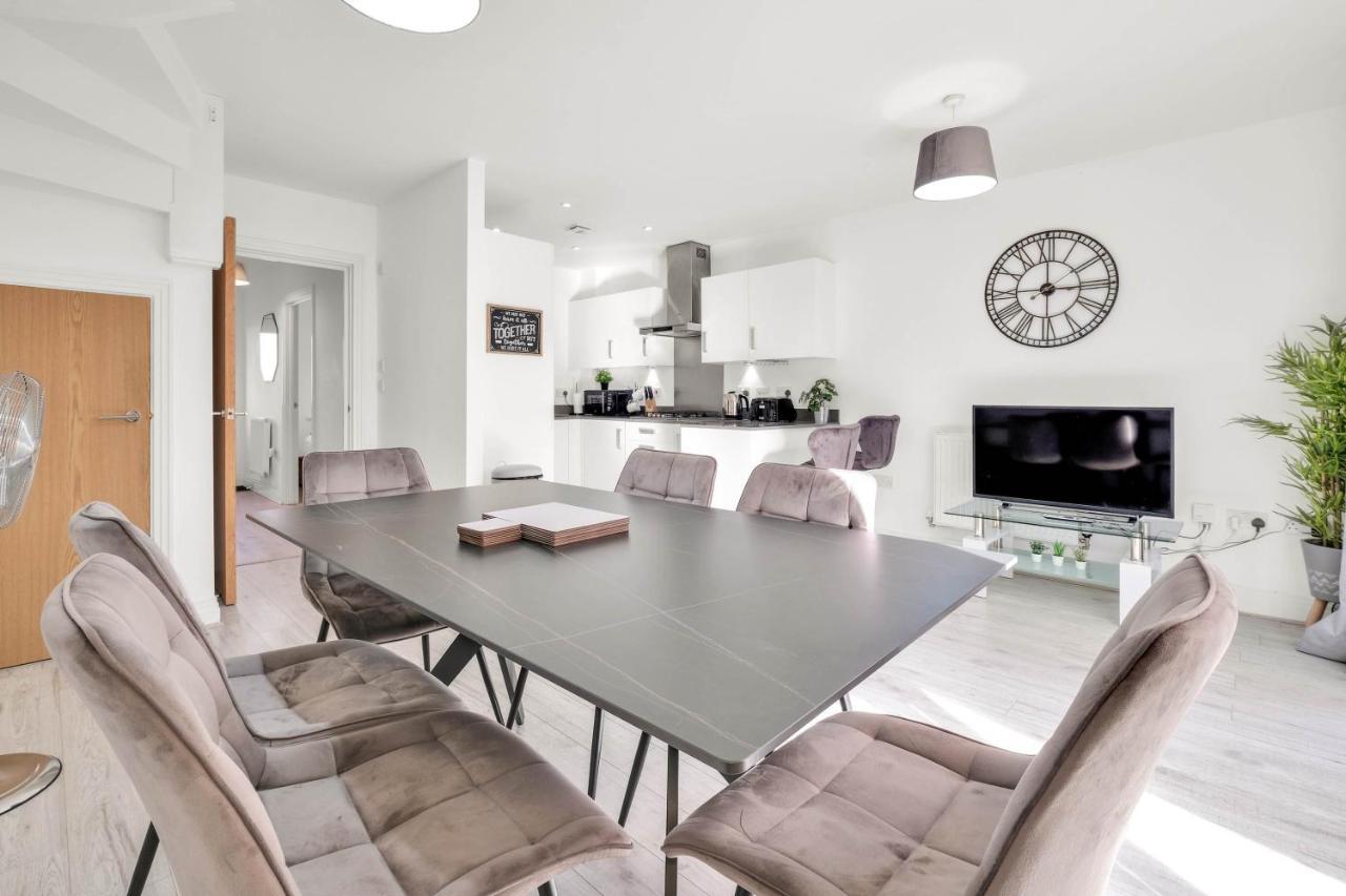 Foxherne 5Bdr 3Ba Serviced House With Parking - Slough By 360Stays ภายนอก รูปภาพ