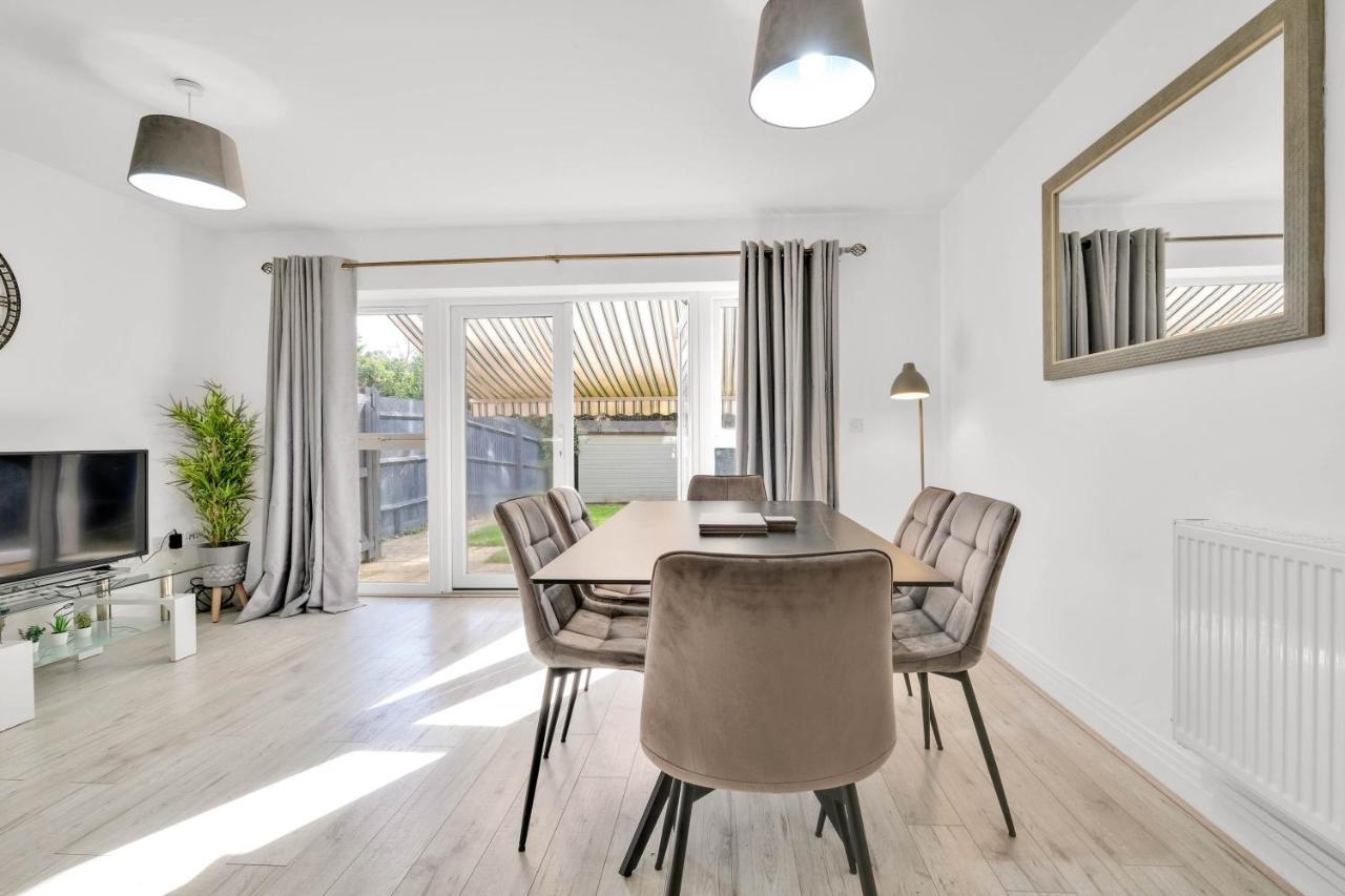 Foxherne 5Bdr 3Ba Serviced House With Parking - Slough By 360Stays ภายนอก รูปภาพ