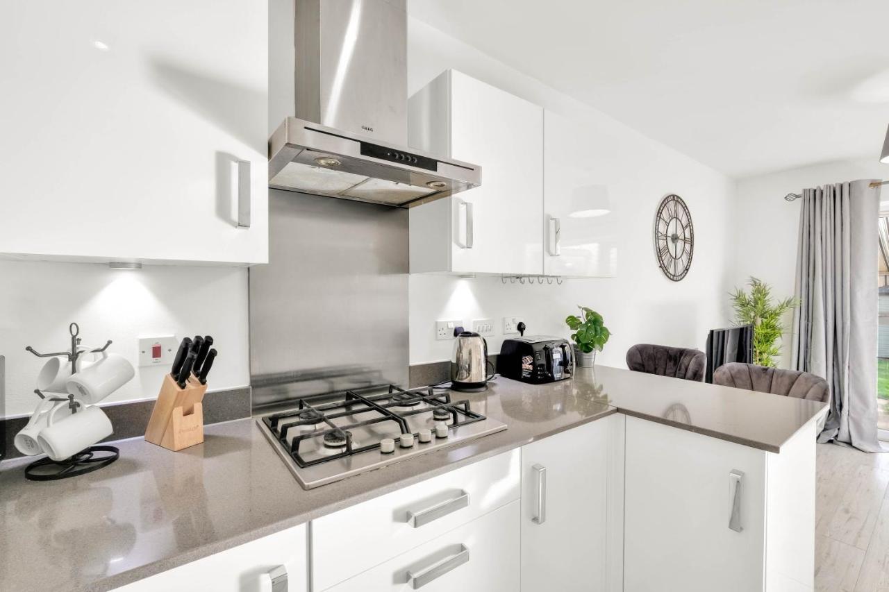 Foxherne 5Bdr 3Ba Serviced House With Parking - Slough By 360Stays ภายนอก รูปภาพ