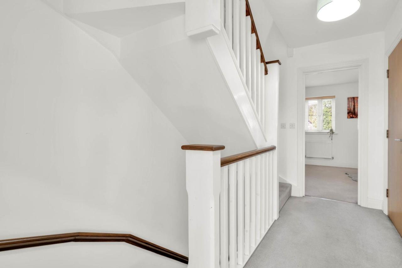Foxherne 5Bdr 3Ba Serviced House With Parking - Slough By 360Stays ภายนอก รูปภาพ