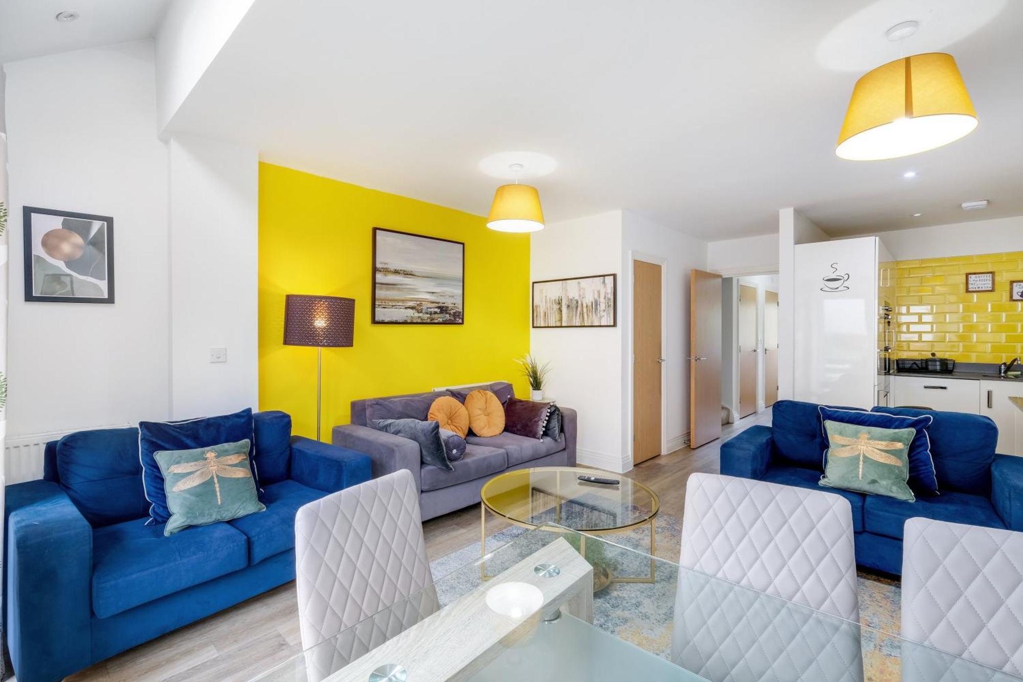 Foxherne 5Bdr 3Ba Serviced House With Parking - Slough By 360Stays ภายนอก รูปภาพ