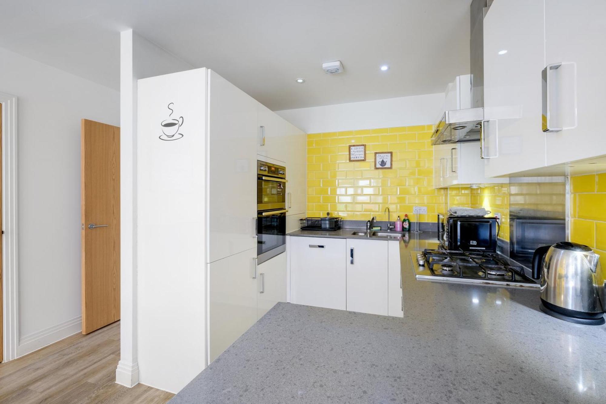 Foxherne 5Bdr 3Ba Serviced House With Parking - Slough By 360Stays ภายนอก รูปภาพ